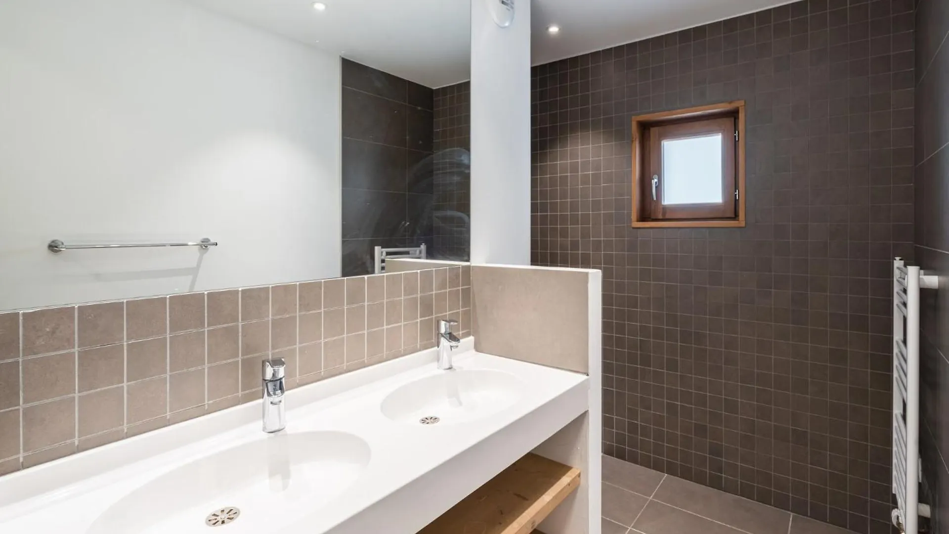 New Apartments By The Slopes In L'Alpe D'Huez Francie