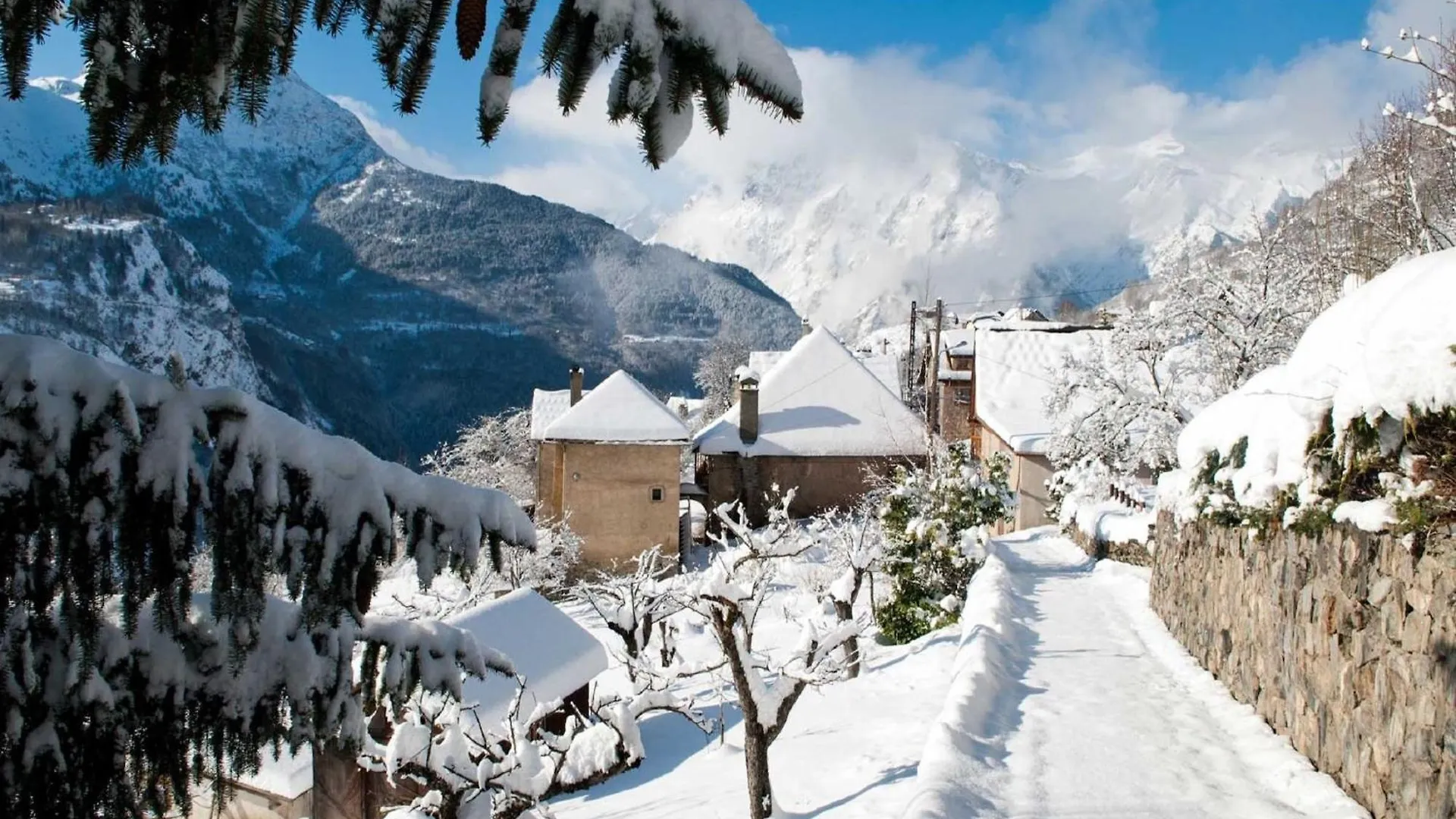 New Apartments By The Slopes In L'Alpe D'Huez 0*,  Francie